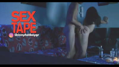 தனது காதலனுடன் அழகிய பள்ளி மாணவி